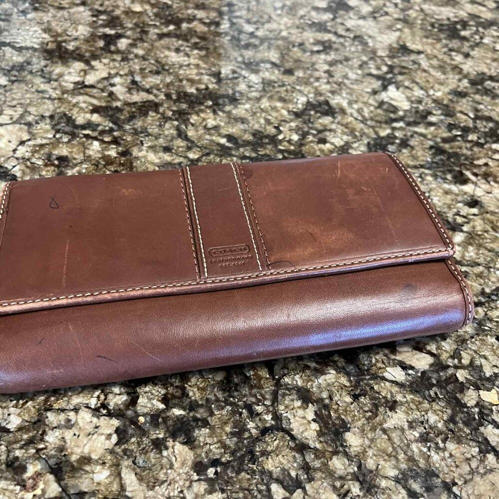 USED LONG BROWN LEATHER COACH WALLET
